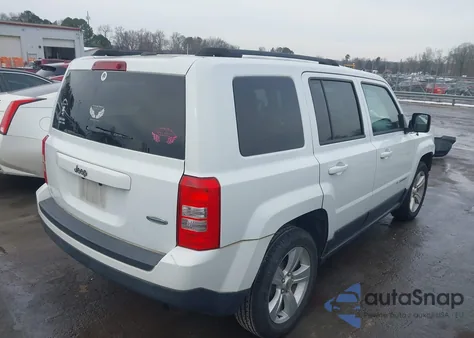 2016 Jeep Patriot Latitude z USA, uszkodzony, nr VIN 1C4NJPFAXGD811299